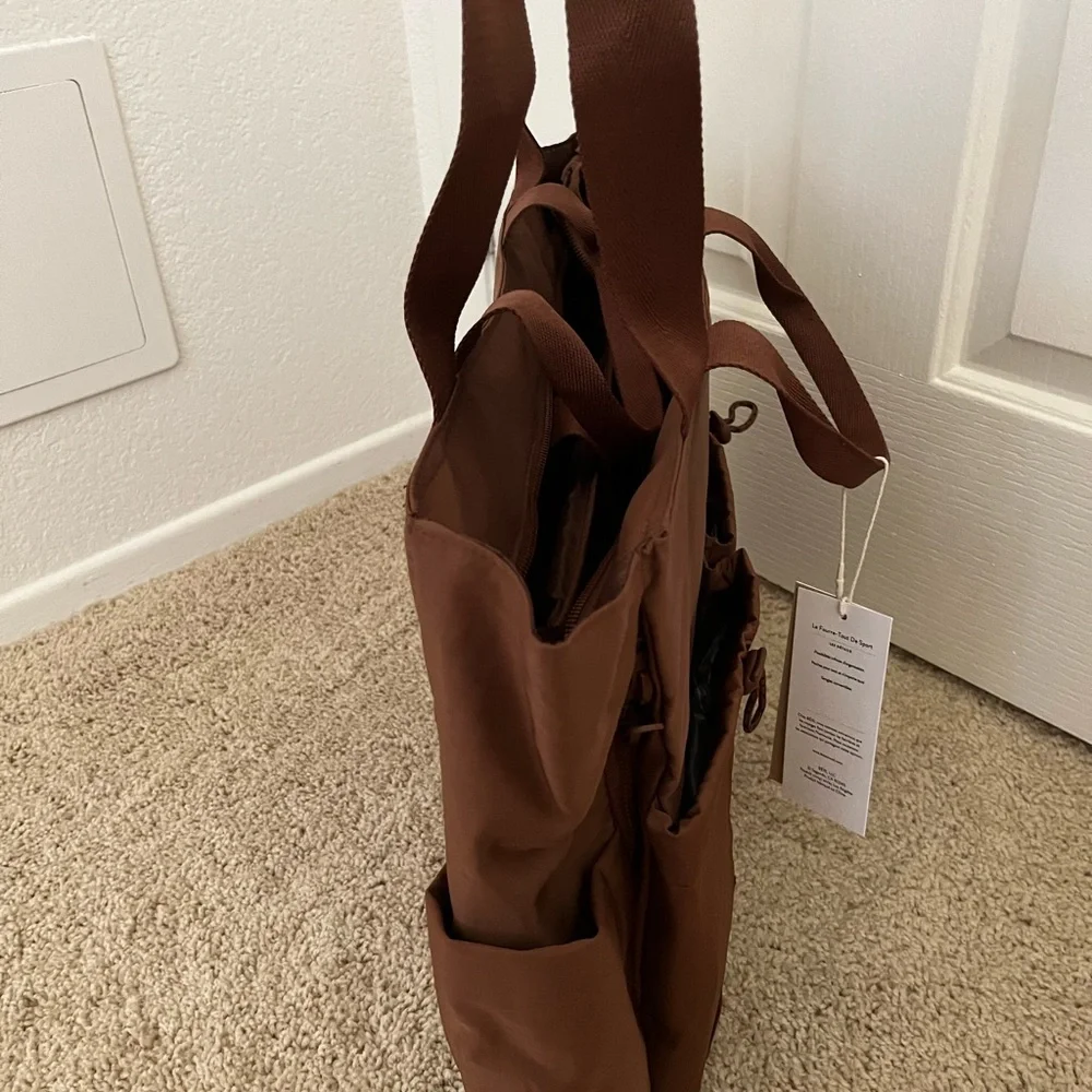NWT BEIS Sports Carryall Bag in Maple - Picture 8 of 11